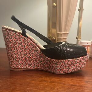 Maloles 4.5-5 Floral and Black Patent Wedges In Good Condition Size 40